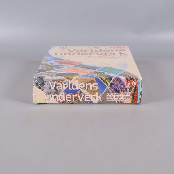 Spelaskens ovansida med titeln Världens underverk