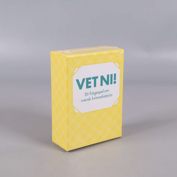 Vet Ni spelet i vinkel, gul ask och vit etikett