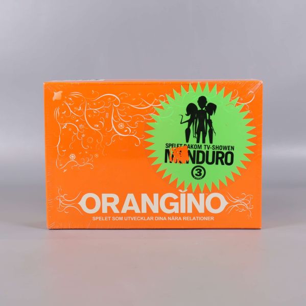 Framsidan av Orangino sällskapsspel med stor logotyp och färgstark orange färg