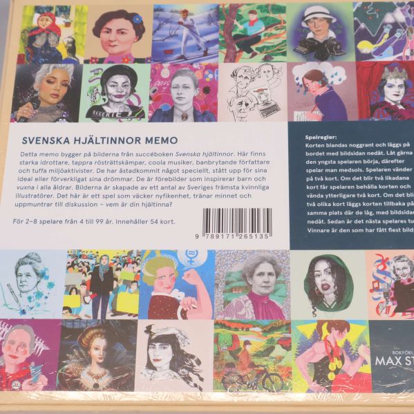 Närbild av baksidan på memo-spelet Svenska Hjältinnor