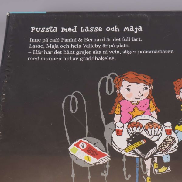 Närbild med beskrivande text om Lasse och Maja