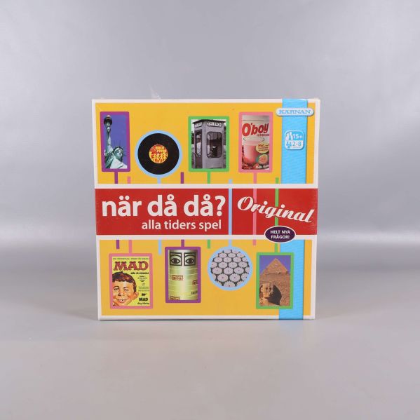 Framsida av spelboxen när då då original med tidstypiska bilder