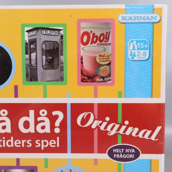 Närbild av framsidan med karnanlogga och åldersgräns 15 plus
