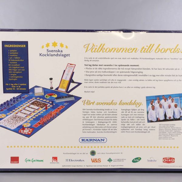 Närbild på baksidan av boxen med komponenter och beskrivning