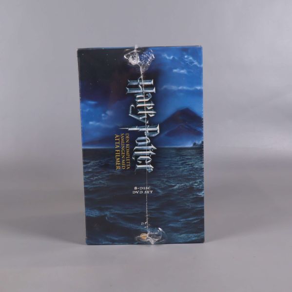 Harry Potter dvd-box sedd från sidan med titel och havsmotiv
