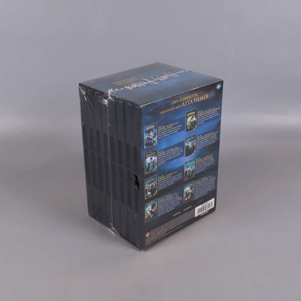 Harry Potter dvd-box snett bakifrån, visar hela boxen och alla facksidor