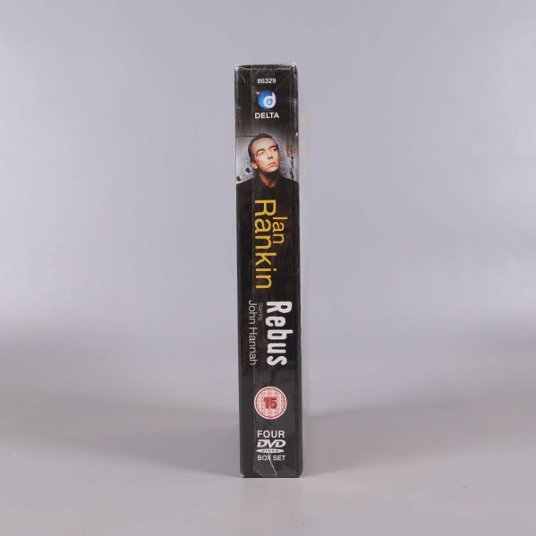 Ryggsidan av DVD-boxen visar titel och skådespelare