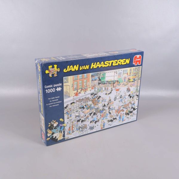 Snett tagen bild på pusselasken från framsidan