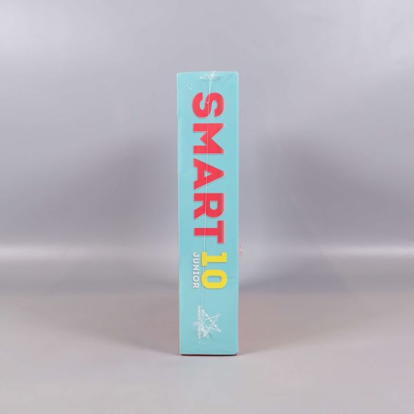 Ytterligare sida med vertikal Smart 10 Junior text och logotyp
