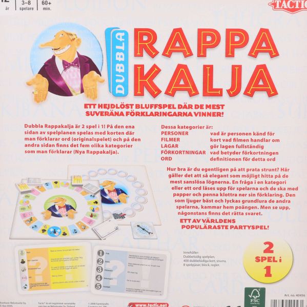 Närbild på baksidan med spelbeskrivning och illustration av innehåll