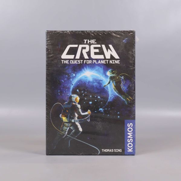 Närbild på framsidan av The Crew med färgglad rymdillustration