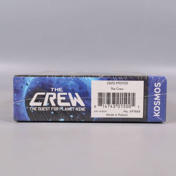 Undersida av The Crew med streckkod och produktinformation