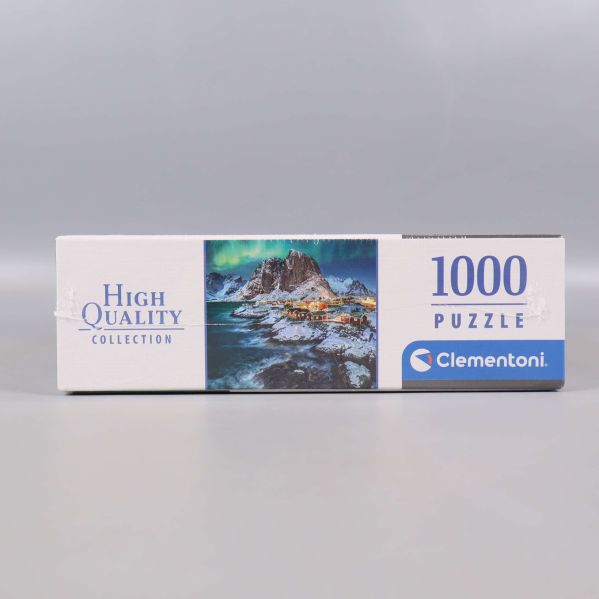Långsida av pusselask med motiv och Clementoni-logotyp