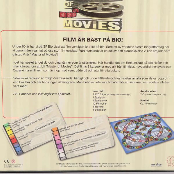 Närbild av baksidan på spelasken inklusive svenska instruktioner