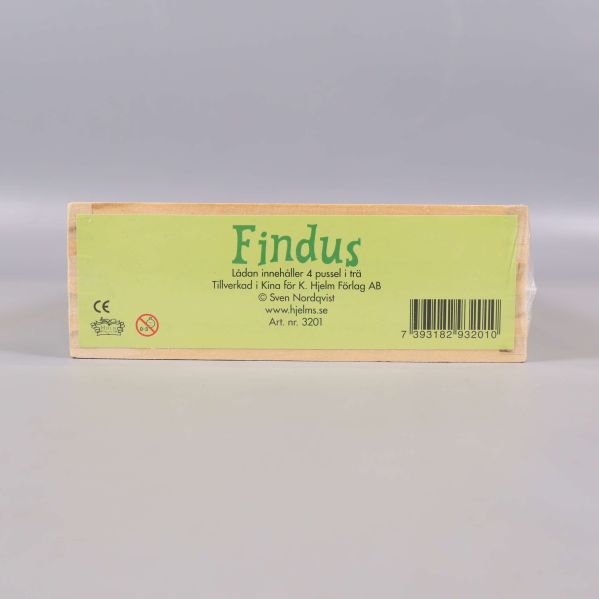Närbild på produktetikett med texten Findus och tillverkarinfo