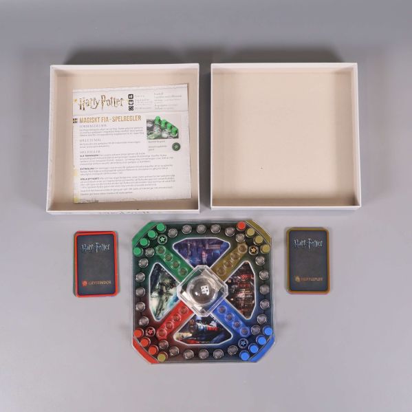 Harry Potter Fia-spel upplockat med spelplan och kort