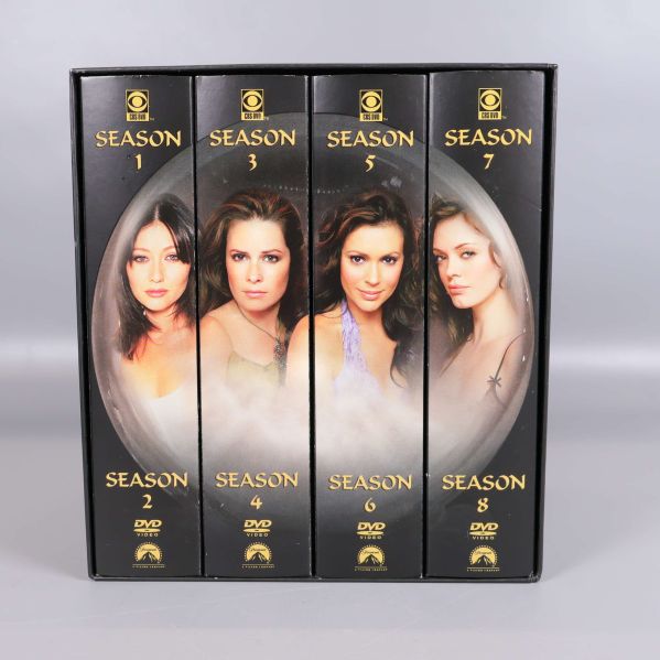 Fyra dvd-fodral för Charmed seasons 1-8 