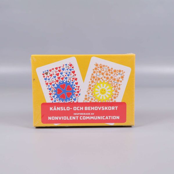 Framsida av gul ask med känslokort