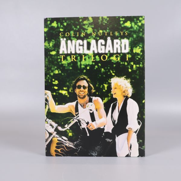 Framsidan på Änglagård DVD-box med två karaktärer