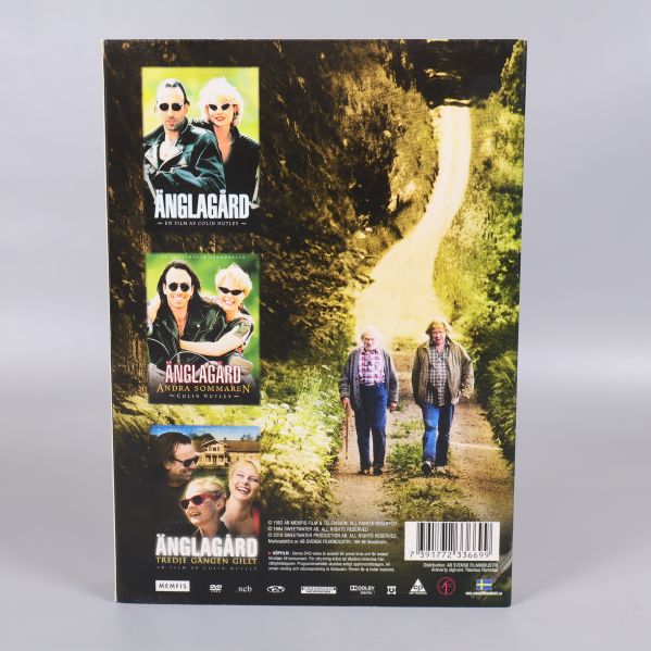 Baksidan av DVD-boxen med bilder från alla tre filmer