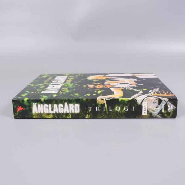 DVD-boxens rygg med Änglagård Trilogin text