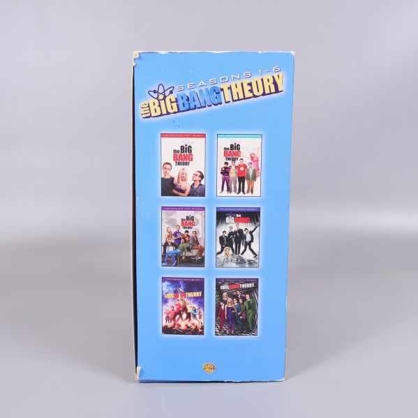 Sidan av The Big Bang Theory box med bilder på säsongerna