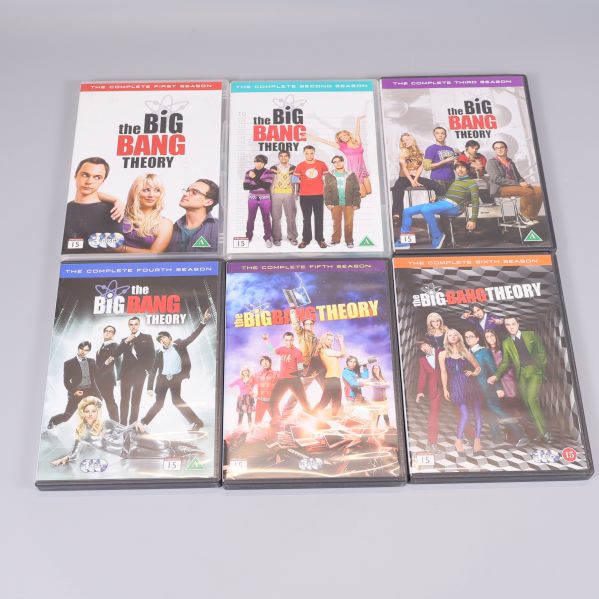Seks dvd-fodral för The Big Bang Theory med olika omslag