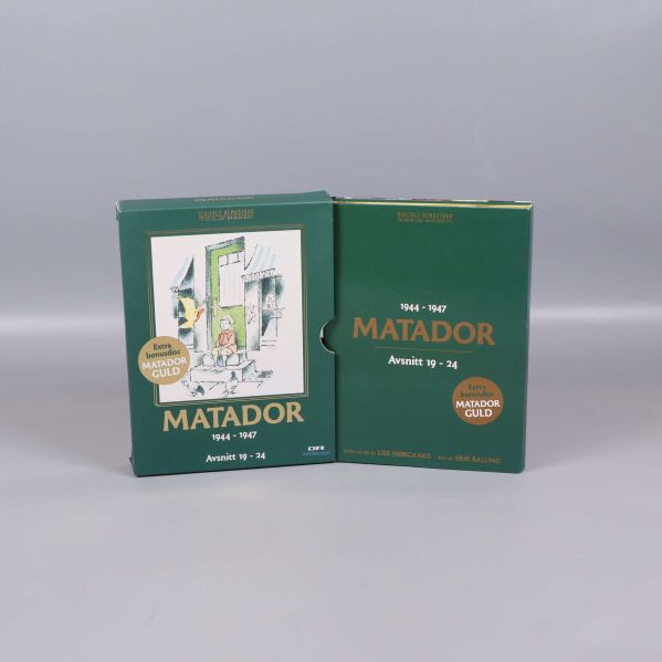 Framsida av Matador DVD-box med grön och guld design
