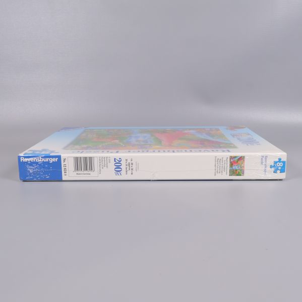 Långsida av pusselask Ravensburger med streckkod och bitinformation