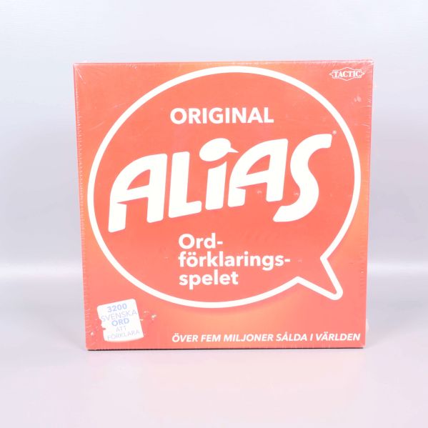 Alias original röd ask fotad rakt framifrån