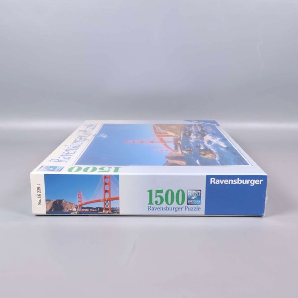 Ovansidan av pusselkartongen visar Ravensburger och 1500 bitar