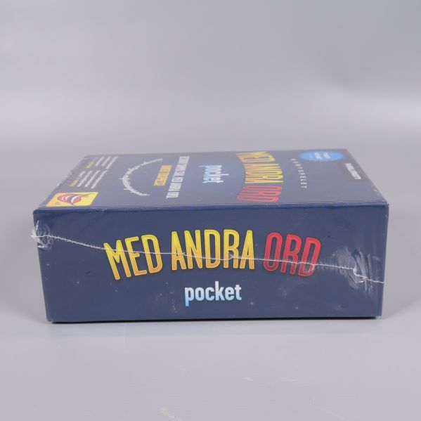 Sidan av spelet Med andra ord pocket i liggande läge