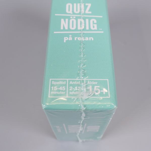 Närbild av spelask med information om spelare och ålder
