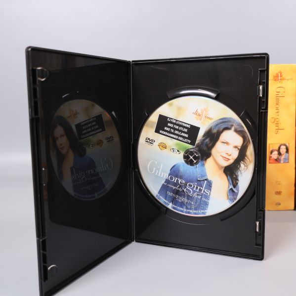 Öppen DVD-fodral med Gilmore Girls-skiva inuti