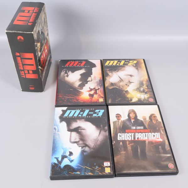 Fyra DVD-fodral från Mission Impossible samlat utanför boxen