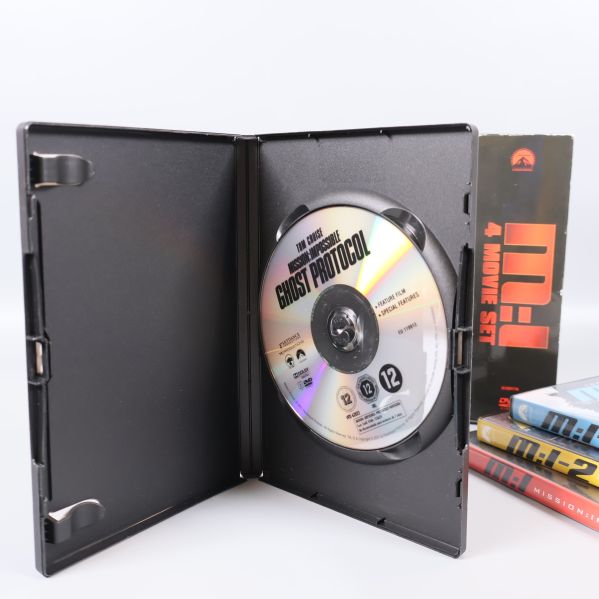 Öppen DVD-fodral med Ghost Protocol-skiva i fokus