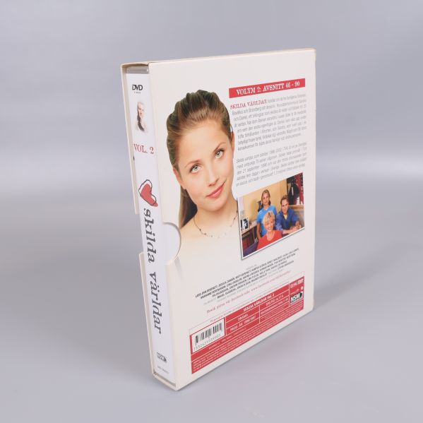 Sned vy av baksidan på Skilda världar volym 2 dvd-box