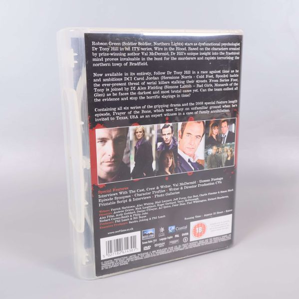 DVD-boxens baksida med karaktärsbilder och text