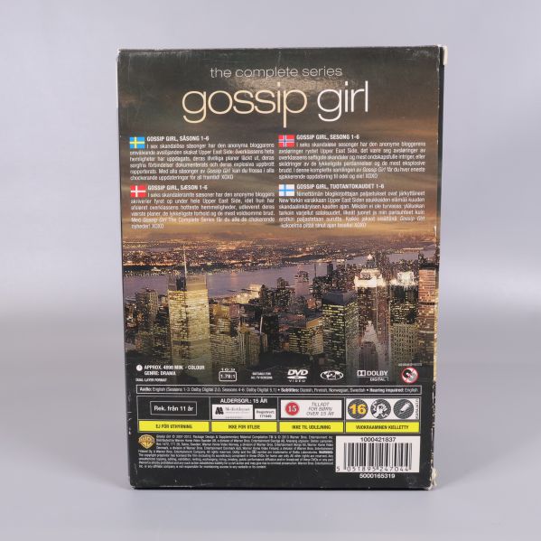 Baksidan av Gossip Girl DVD-box med text och symboler