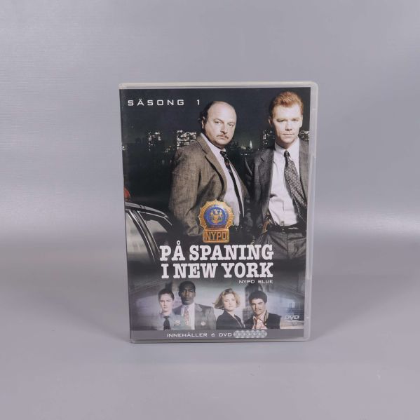 Framsidan på DVD-boxen På spaning i New York säsong 1