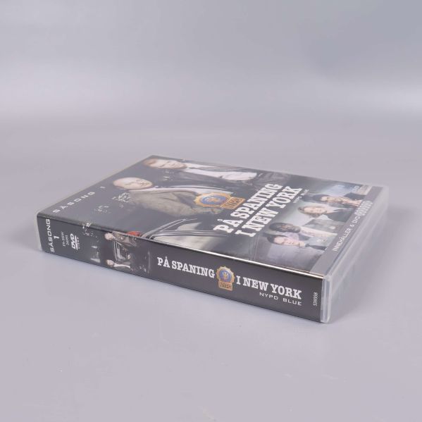 DVD-box På spaning i New York visad från sidan