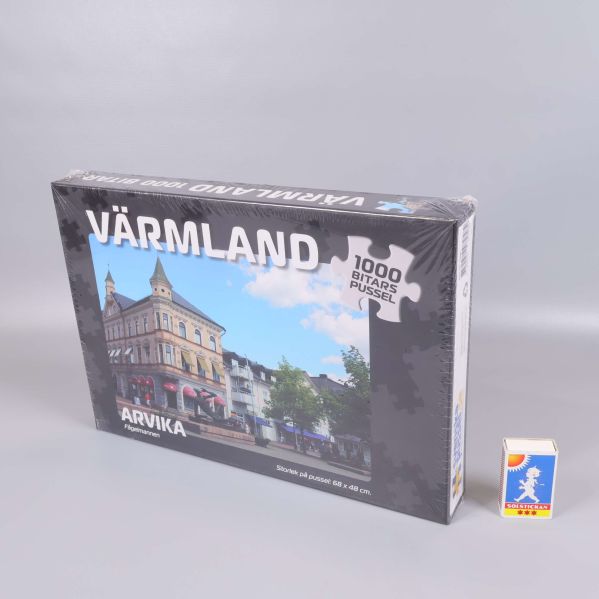 Värmland Arvika pussel stående bredvid en tändsticksask för storleksjämförelse