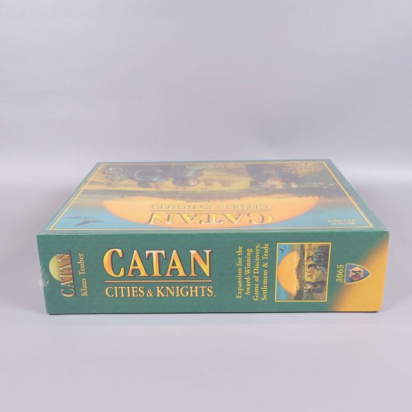 Kortände av Catan Cities & Knights expansionspaket med namnet synligt