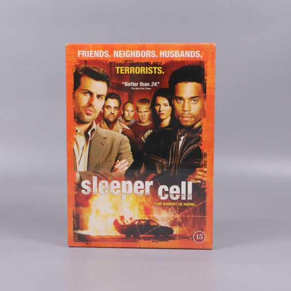 Sleeper Cell DVD-box visar framsidan med huvudkaraktärer och titel