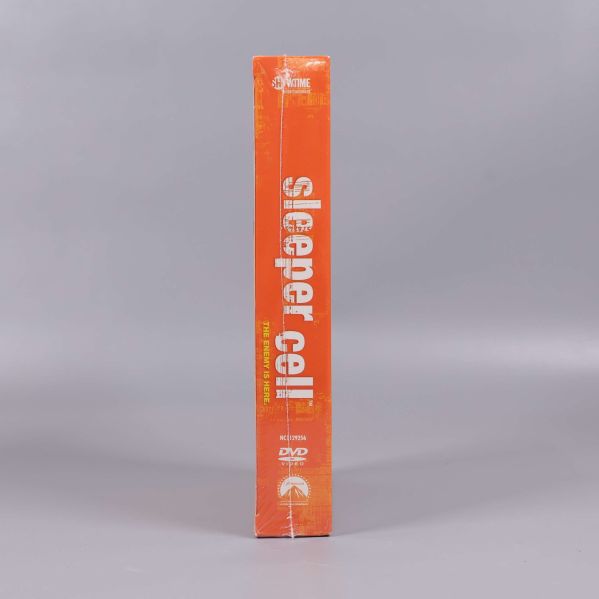 Orange rygg på DVD-boxen med Sleeper Cell-tryck
