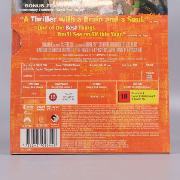 Närbild av baksida på DVD-boxen visar åldersgräns 18