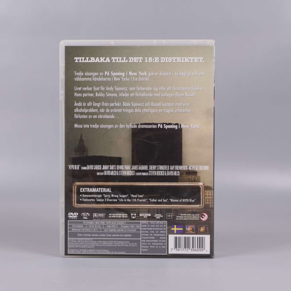 Baksidan av DVD-boxen med beskrivning och extramaterial