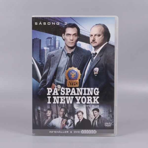 DVD-fodral för På spaning i New York Säsong 2 med huvudkaraktärer