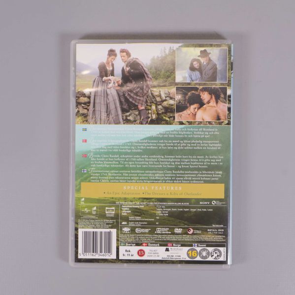Baksidan av Outlander S1 Vol.1 DVD-box med bilder och text