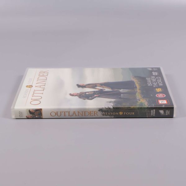DVD-box Outlander Season Four sedd från sidan